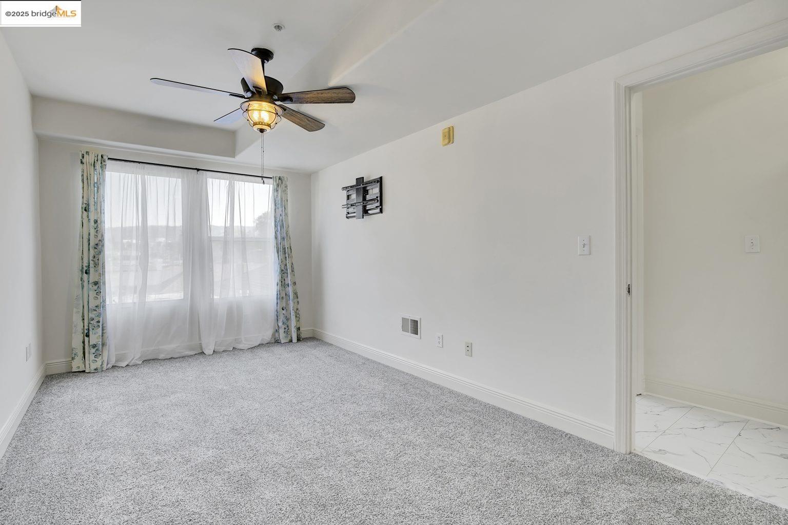 Detail Gallery Image 23 of 32 For 1515 14th Ave #302,  Oakland,  CA 94606 - 3 Beds | 2 Baths