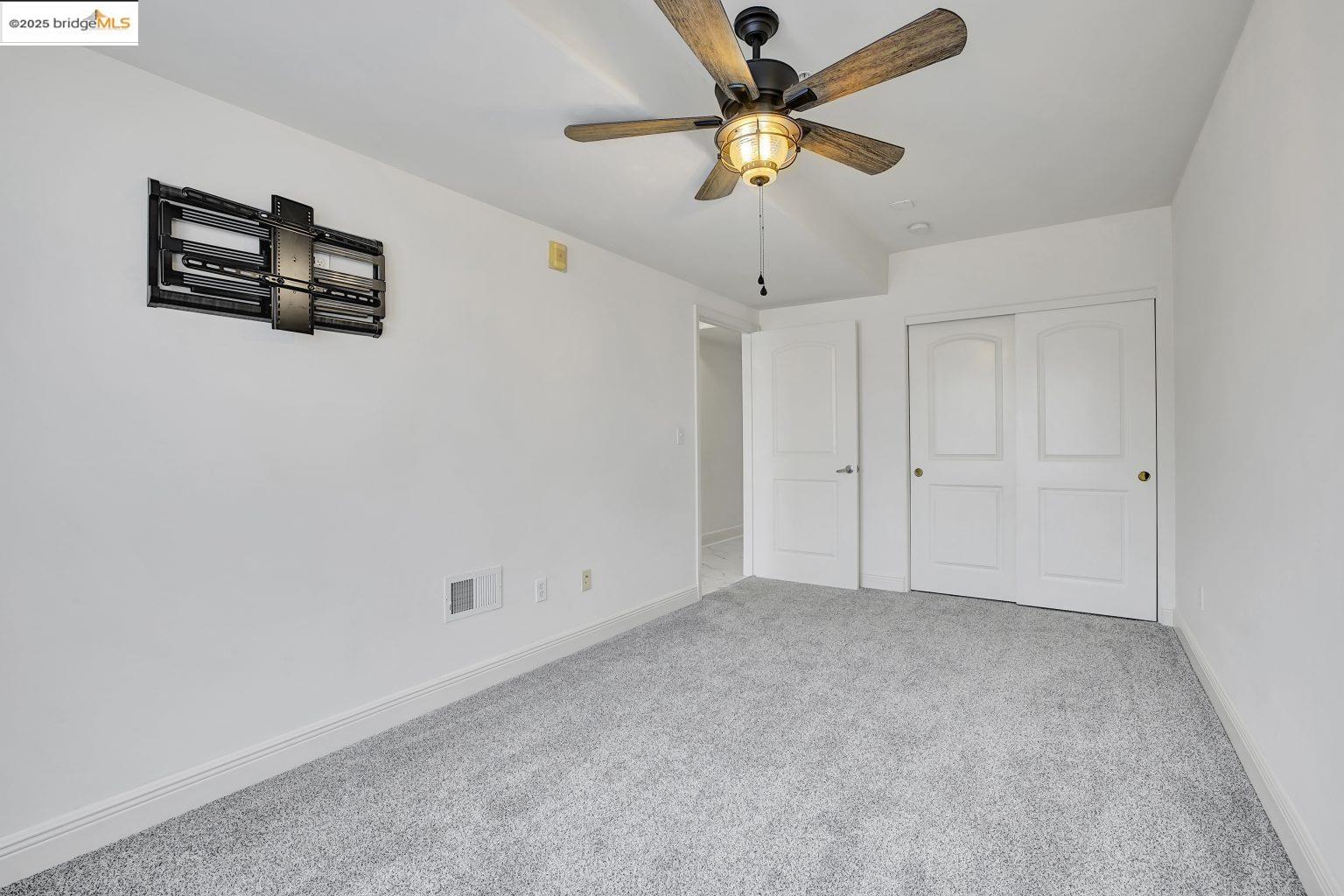 Detail Gallery Image 25 of 32 For 1515 14th Ave #302,  Oakland,  CA 94606 - 3 Beds | 2 Baths