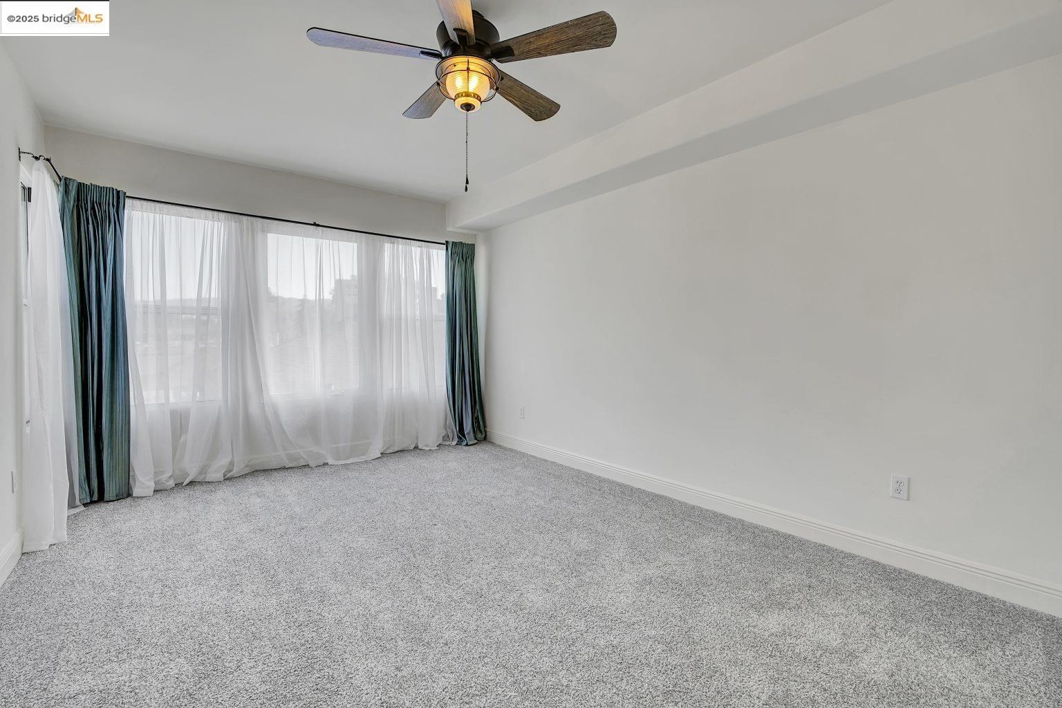 Detail Gallery Image 26 of 32 For 1515 14th Ave #302,  Oakland,  CA 94606 - 3 Beds | 2 Baths