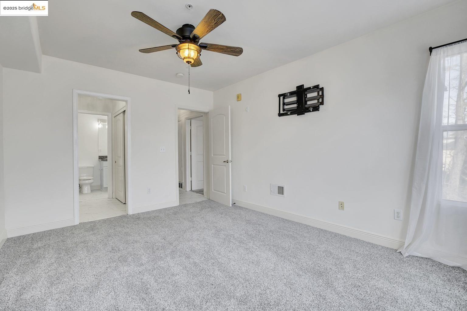 Detail Gallery Image 27 of 32 For 1515 14th Ave #302,  Oakland,  CA 94606 - 3 Beds | 2 Baths