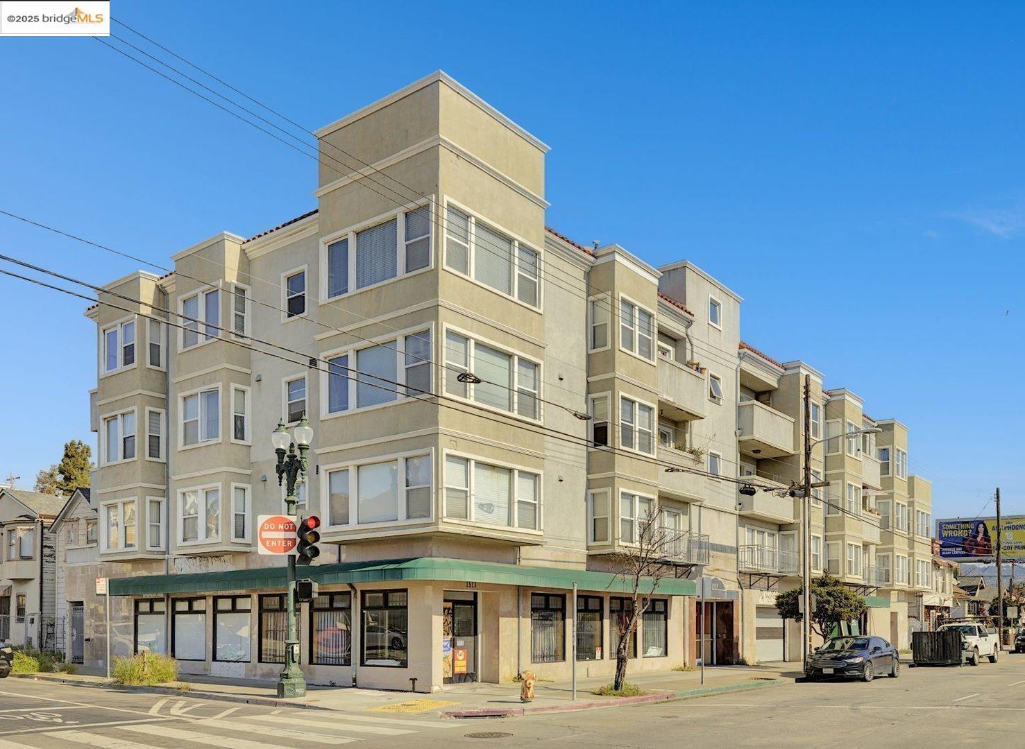 Detail Gallery Image 30 of 32 For 1515 14th Ave #302,  Oakland,  CA 94606 - 3 Beds | 2 Baths