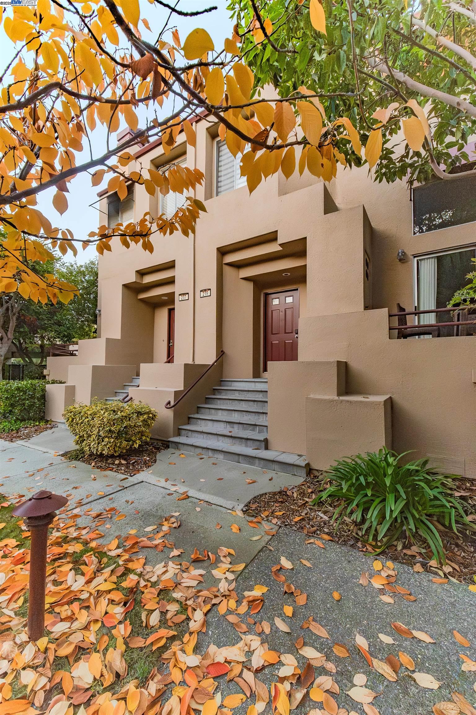 Detail Gallery Image 2 of 22 For 219 Commons Ln, Foster City,  CA 94404 - 2 Beds | 2 Baths