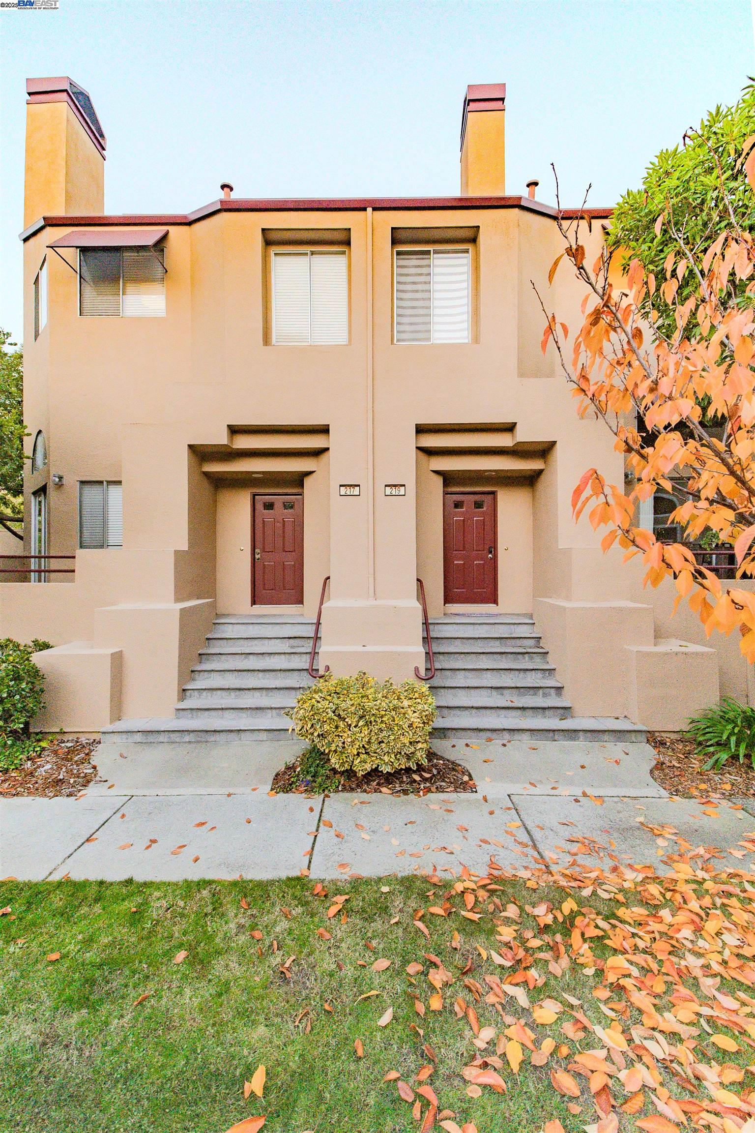 Detail Gallery Image 3 of 22 For 219 Commons Ln, Foster City,  CA 94404 - 2 Beds | 2 Baths