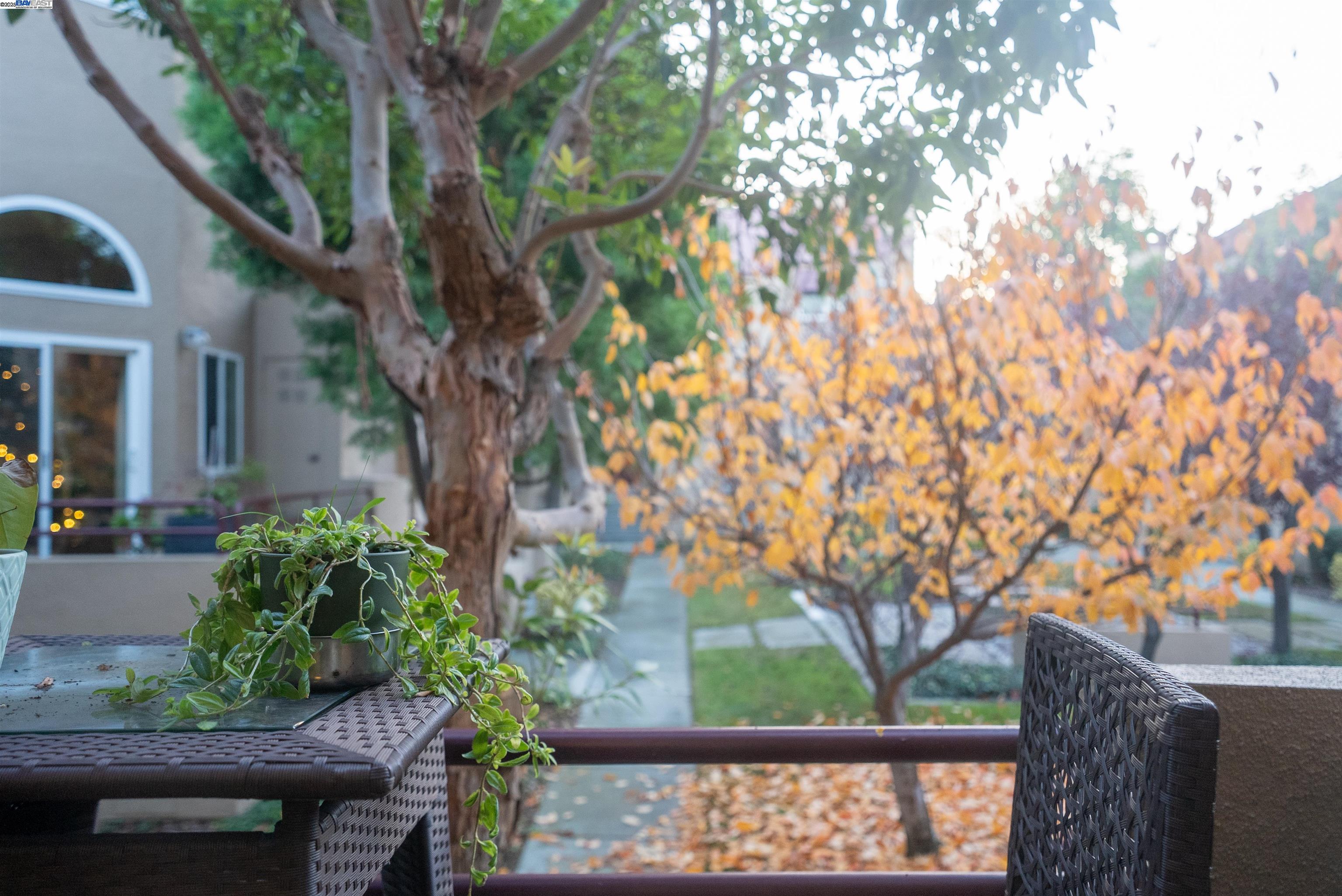 Detail Gallery Image 5 of 22 For 219 Commons Ln, Foster City,  CA 94404 - 2 Beds | 2 Baths