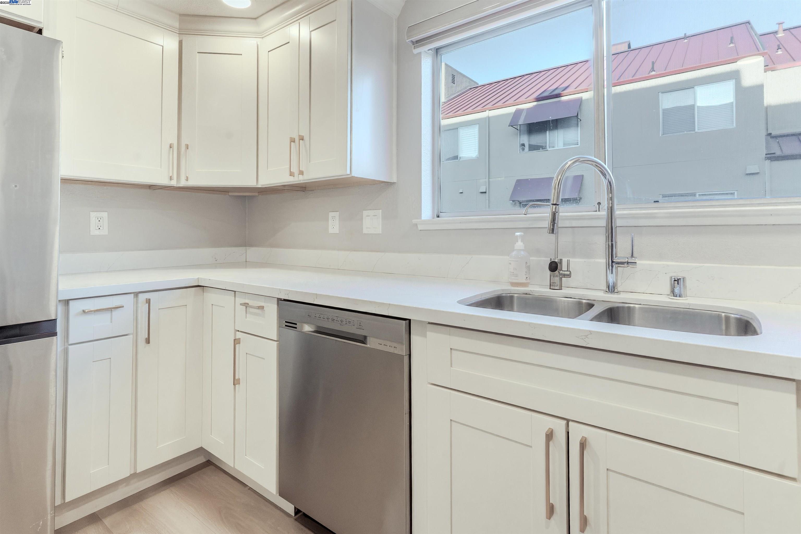 Detail Gallery Image 8 of 22 For 219 Commons Ln, Foster City,  CA 94404 - 2 Beds | 2 Baths