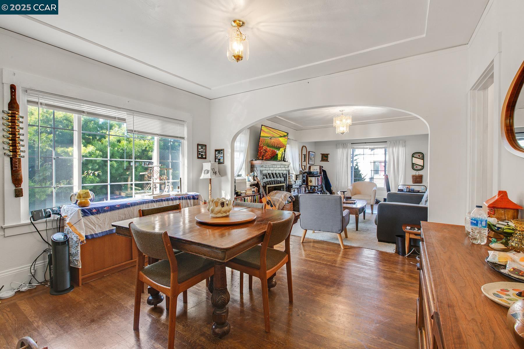 Detail Gallery Image 5 of 19 For 985 39th Street, Oakland,  CA 94608 - – Beds | – Baths