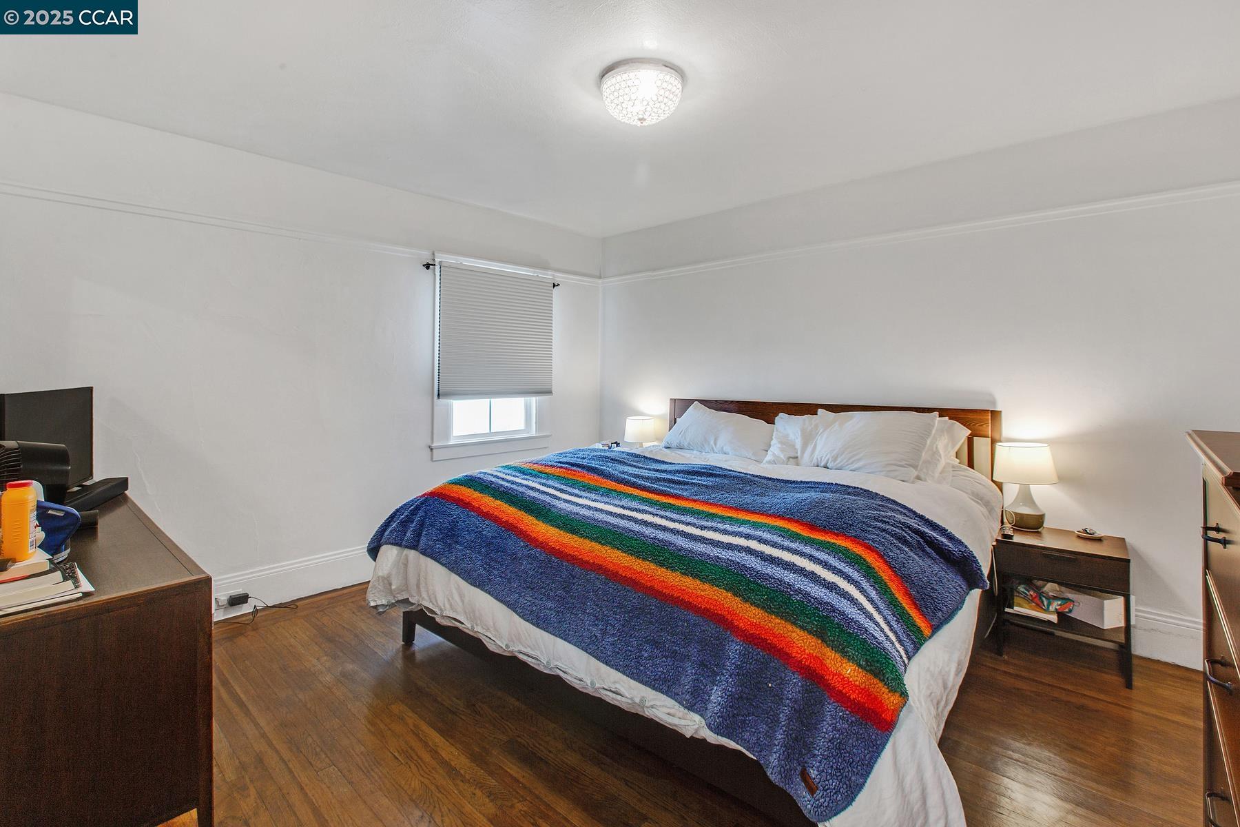 Detail Gallery Image 8 of 19 For 985 39th Street, Oakland,  CA 94608 - – Beds | – Baths