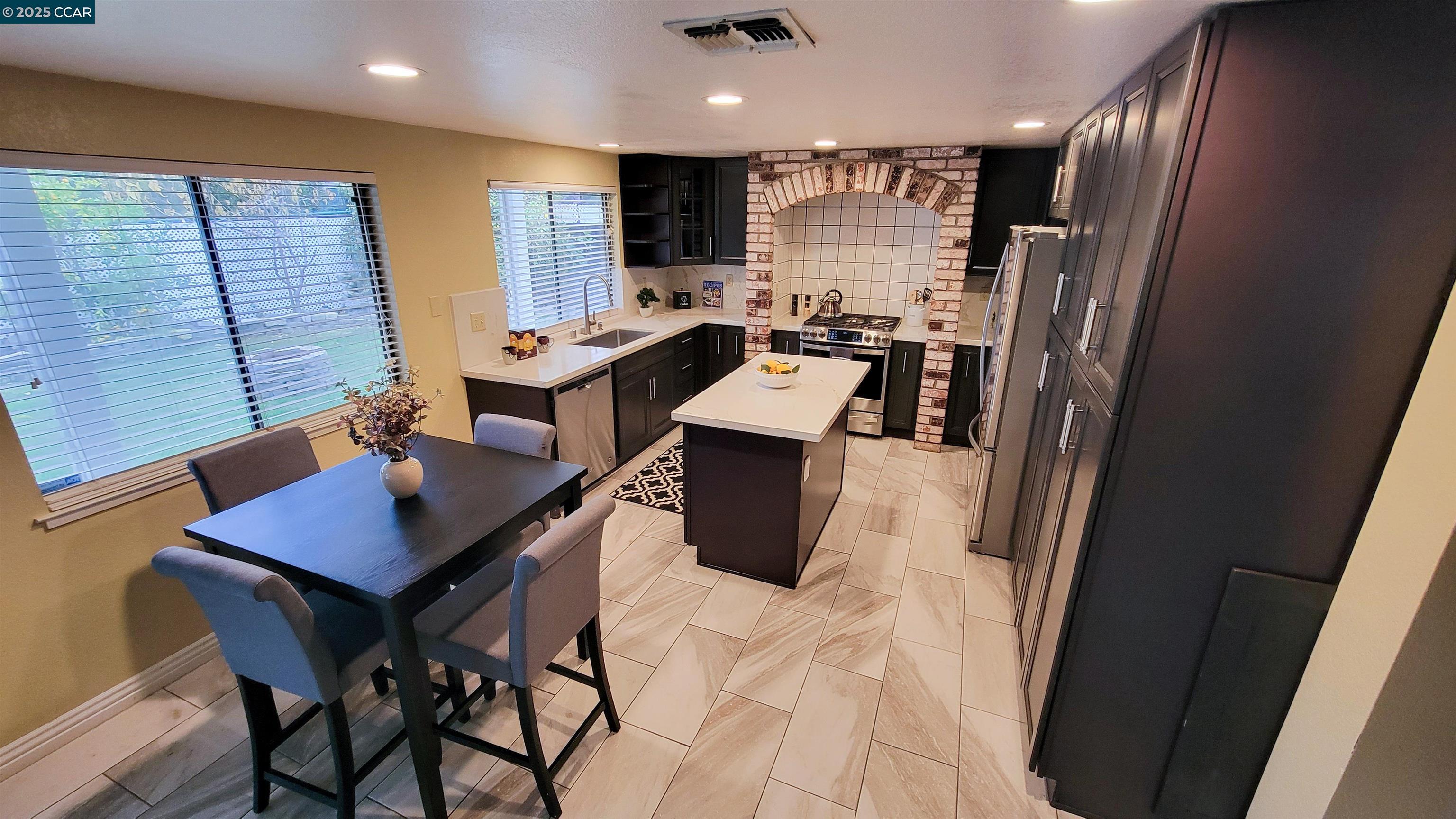 Detail Gallery Image 8 of 23 For 4632 Country Hills Dr, Antioch,  CA 94531 - 4 Beds | 3 Baths