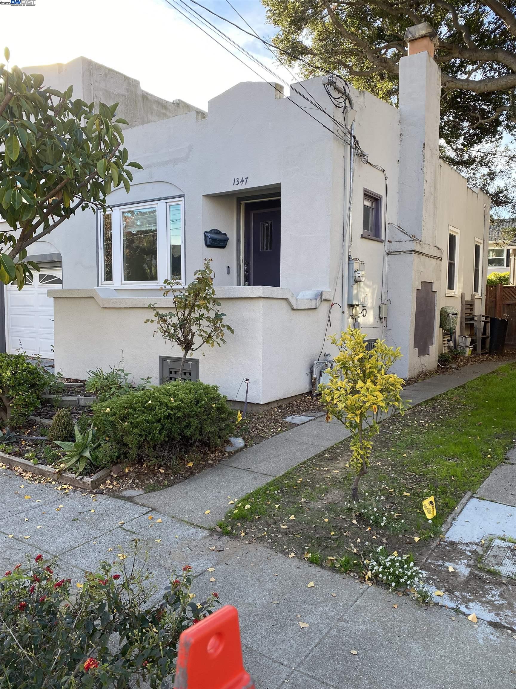 Detail Gallery Image 2 of 2 For 1347 Caroline Street, Alameda,  CA 94501-3919 - 2 Beds | 1 Baths