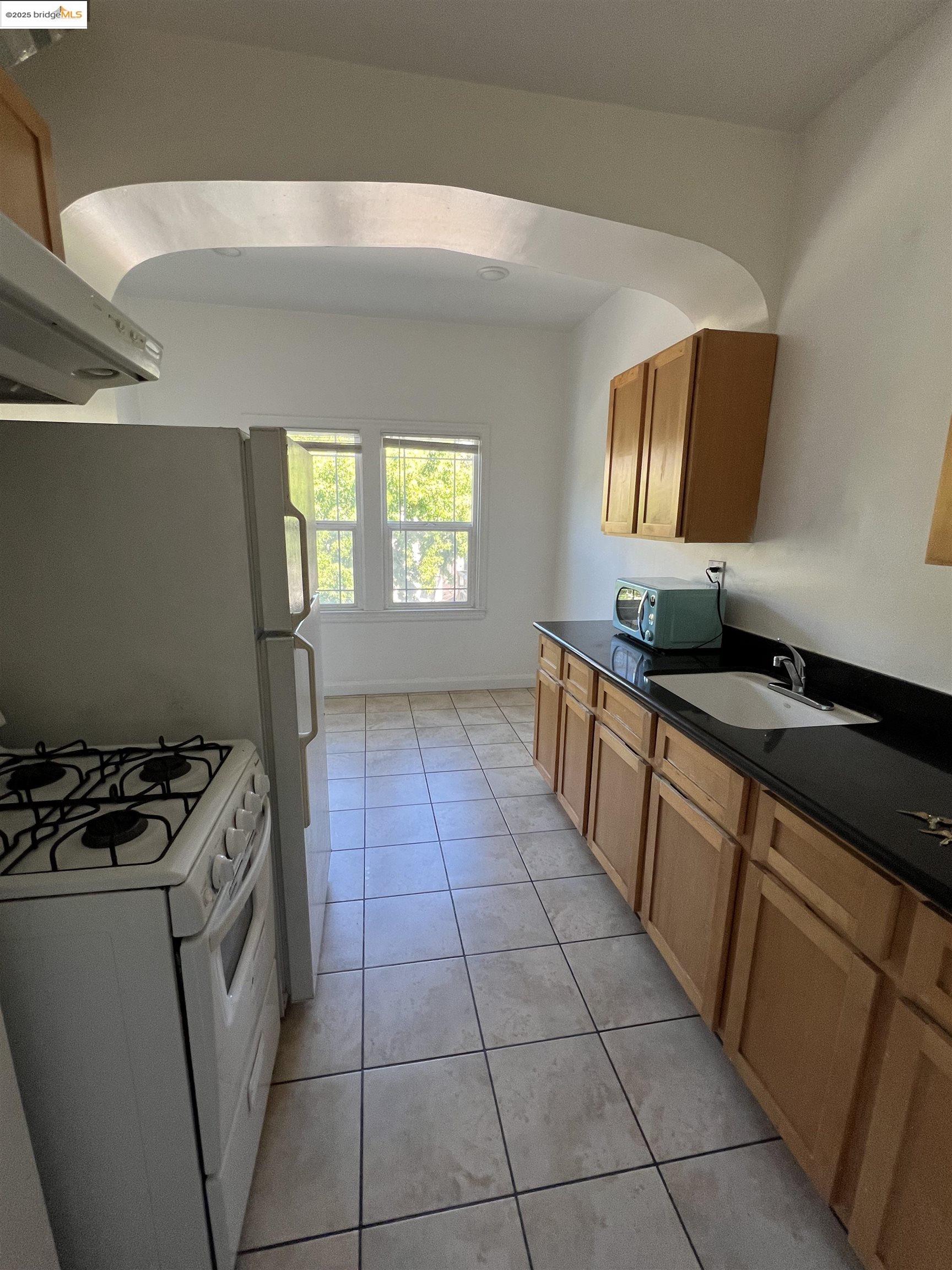 Detail Gallery Image 4 of 8 For 1846 Spruce St #31,  Berkeley,  CA 94709-1859 - 1 Beds | 1 Baths