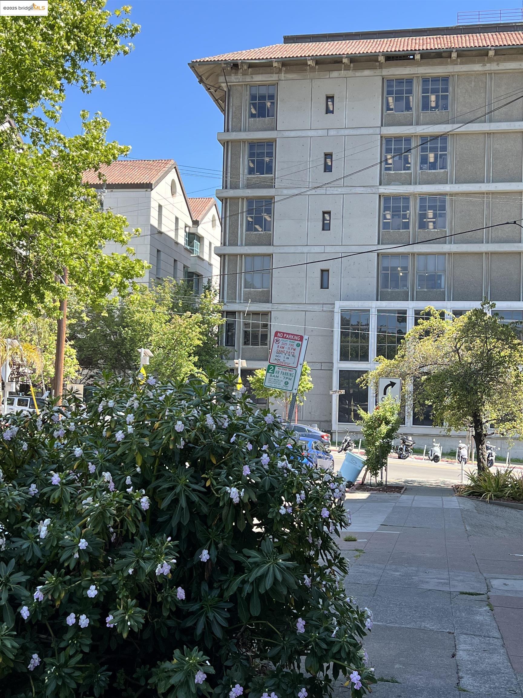 Detail Gallery Image 7 of 8 For 1846 Spruce St #31,  Berkeley,  CA 94709-1859 - 1 Beds | 1 Baths