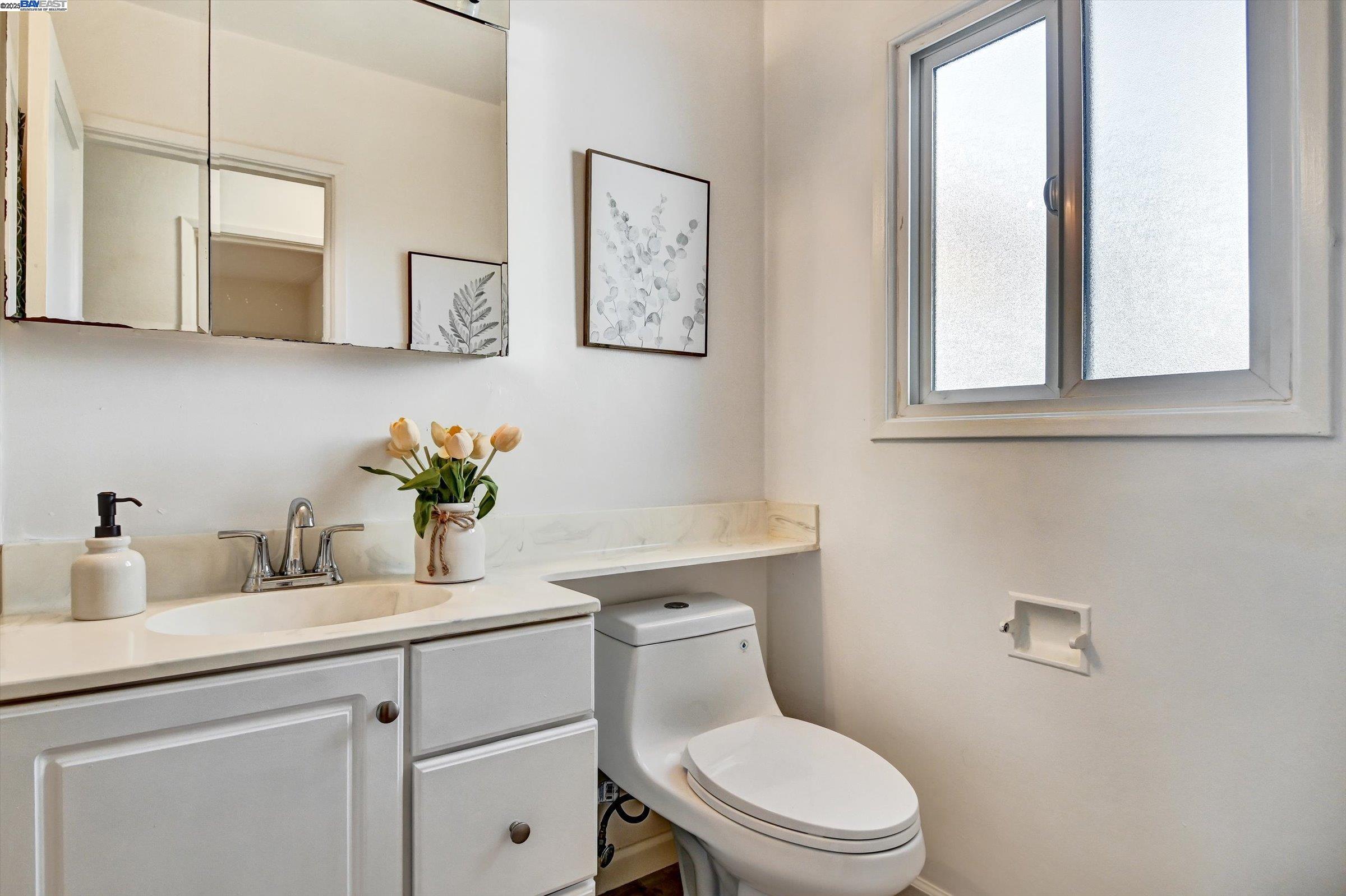 Detail Gallery Image 14 of 17 For 15377 Churchill St, San Leandro,  CA 94579 - 2 Beds | 1 Baths