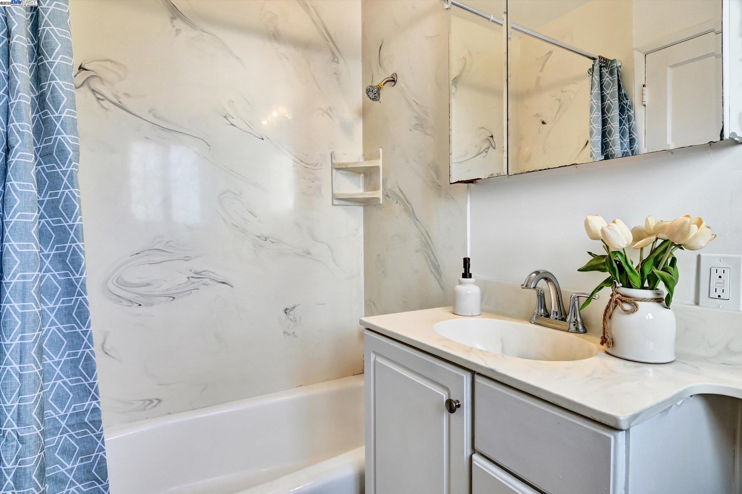 Detail Gallery Image 15 of 17 For 15377 Churchill St, San Leandro,  CA 94579 - 2 Beds | 1 Baths