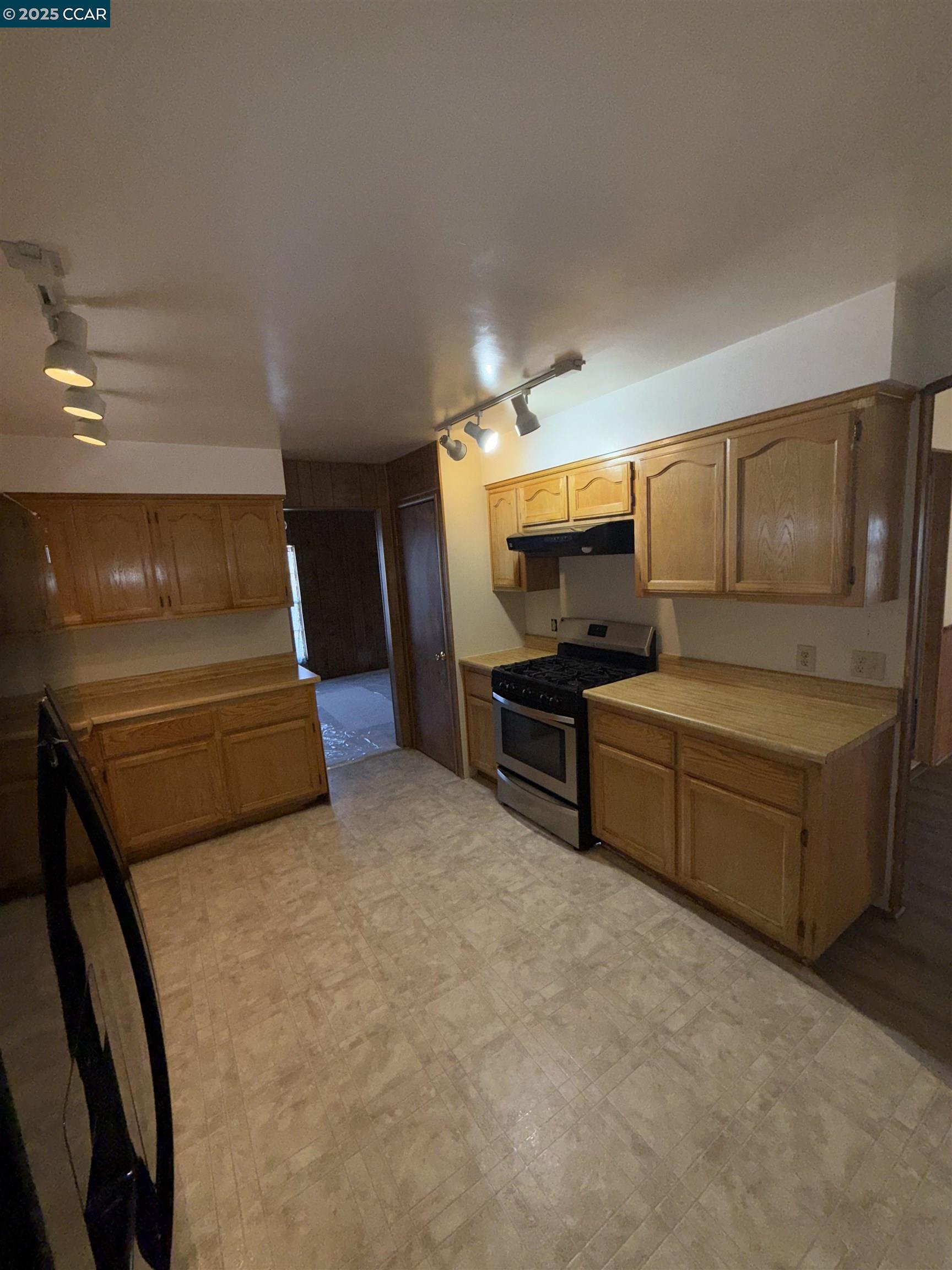 Detail Gallery Image 3 of 10 For 9 9 Palm Drive, Pittsburg,  CA 94565 - 2 Beds | 2 Baths