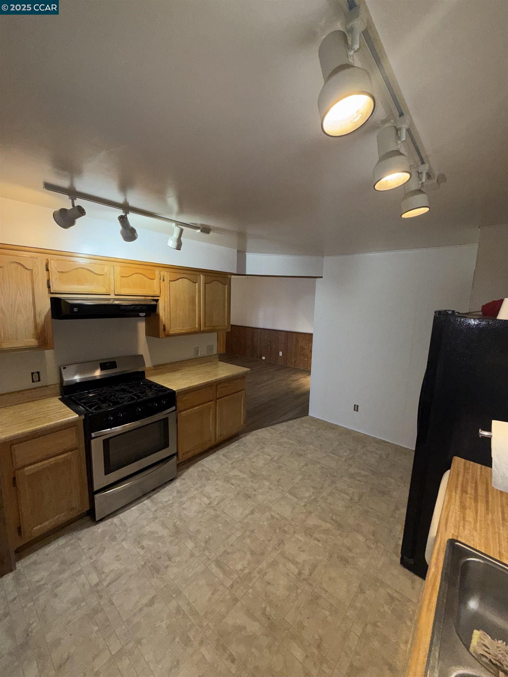 Detail Gallery Image 5 of 10 For 9 9 Palm Drive, Pittsburg,  CA 94565 - 2 Beds | 2 Baths