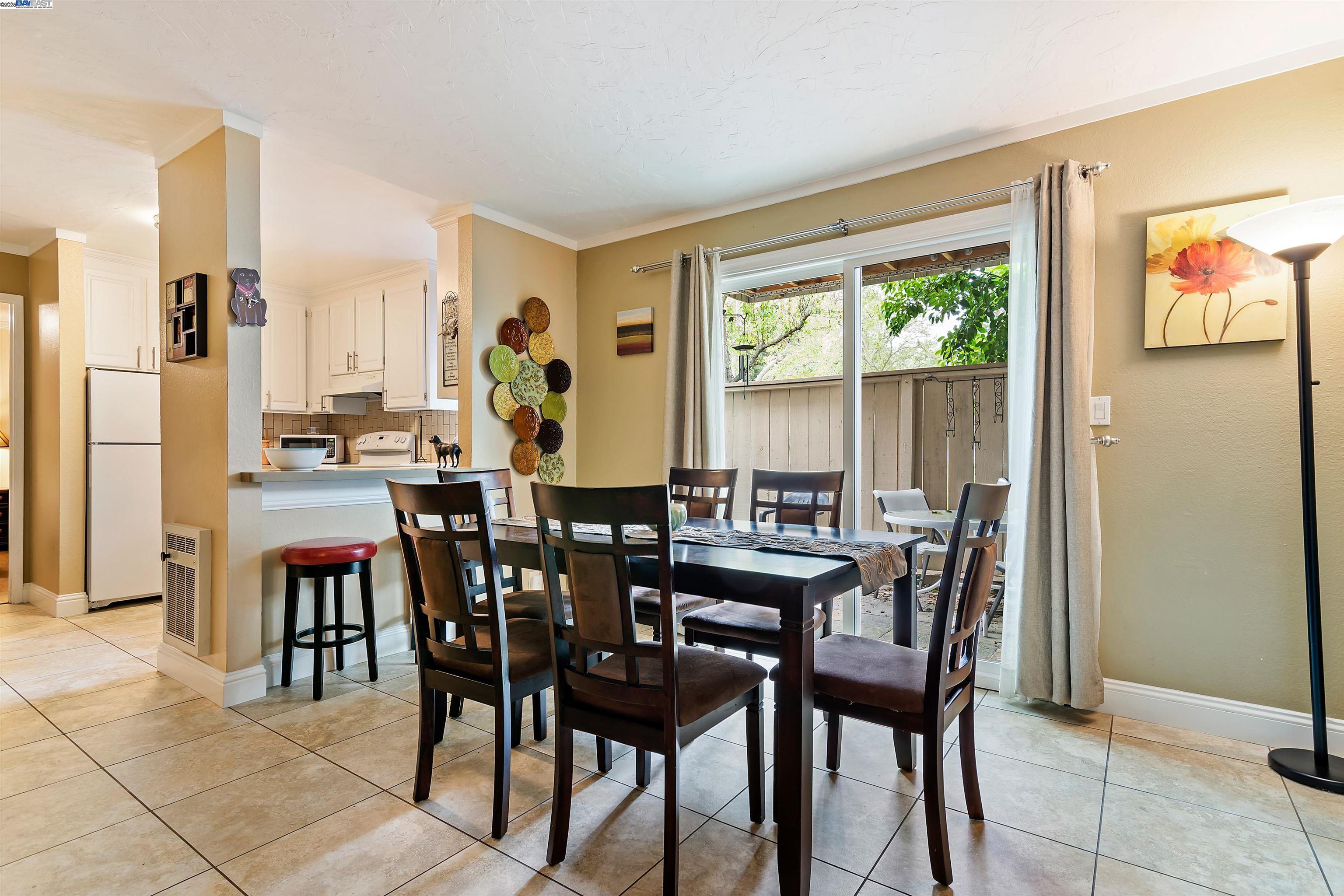 Detail Gallery Image 10 of 22 For 385 Camelback Rd #2,  Pleasant Hill,  CA 94523 - 1 Beds | 1 Baths