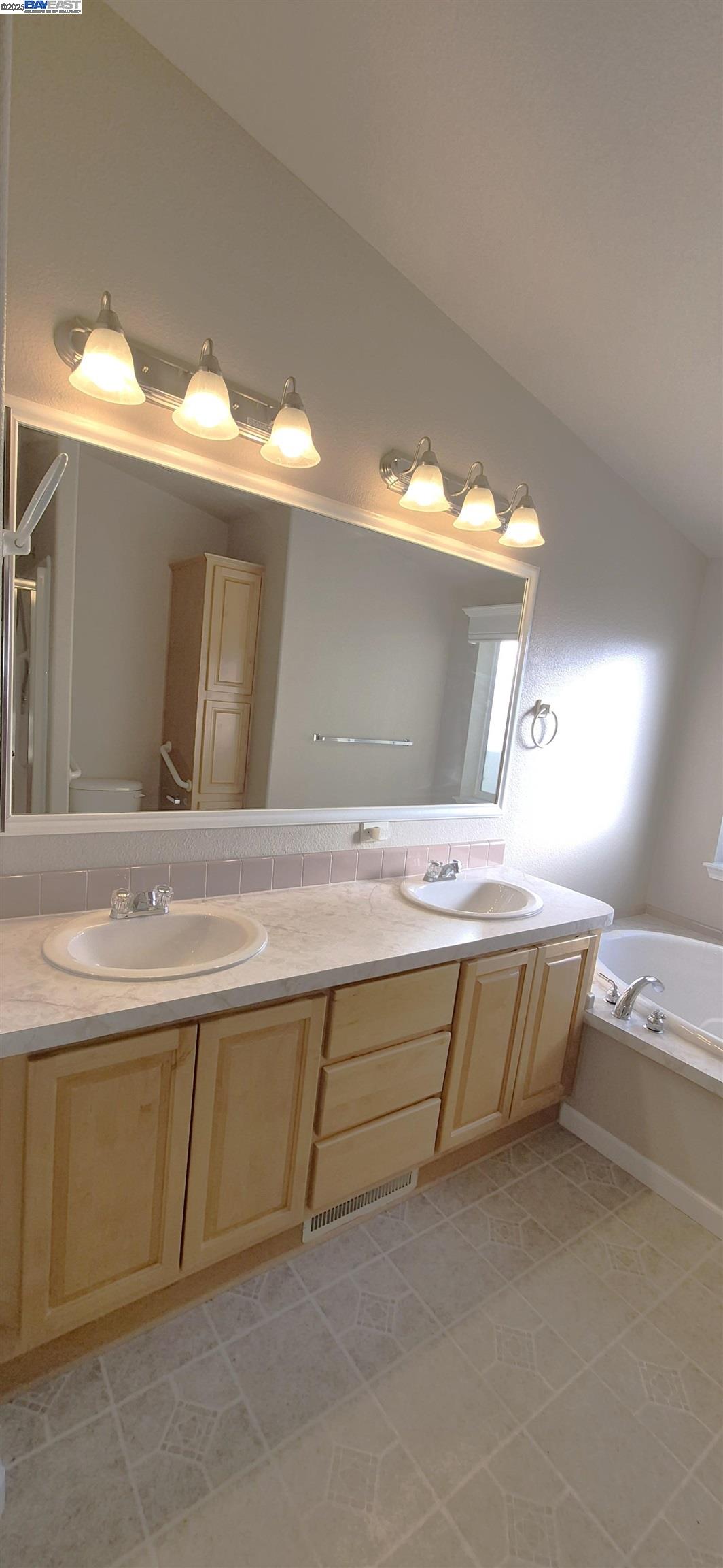 Detail Gallery Image 17 of 29 For 3263 Vineyard Ave #174,  Pleasanton,  CA 94566 - 3 Beds | 2 Baths