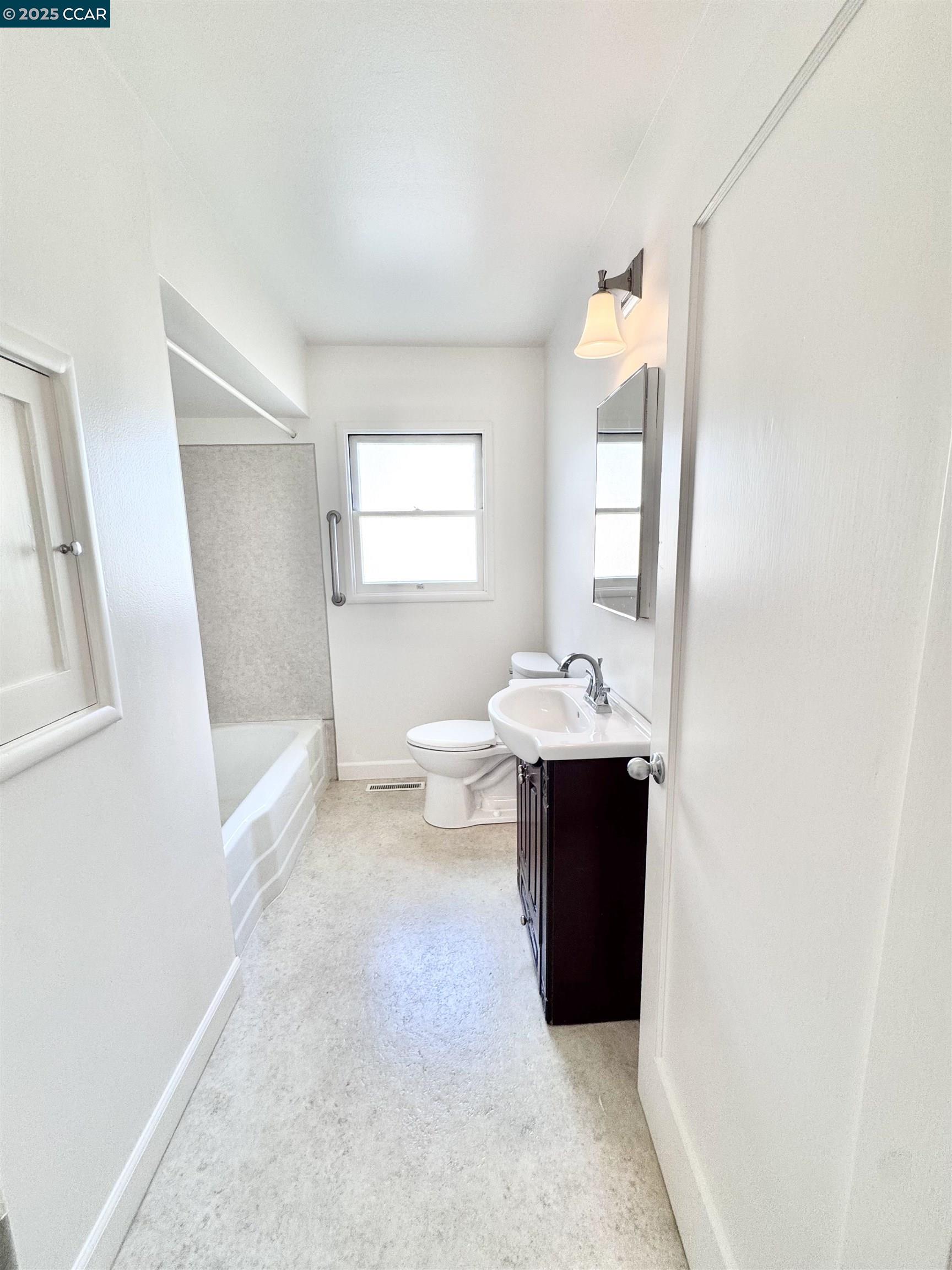 Detail Gallery Image 16 of 25 For 1834 Venice Dr, Concord,  CA 94519 - 3 Beds | 1 Baths