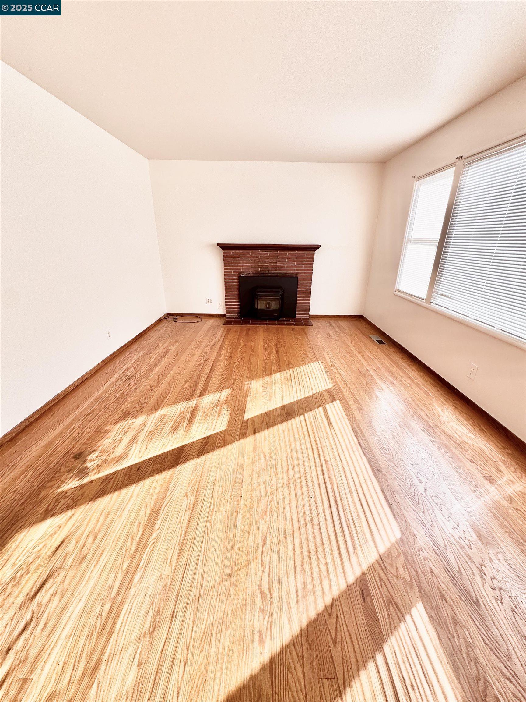 Detail Gallery Image 6 of 25 For 1834 Venice Dr, Concord,  CA 94519 - 3 Beds | 1 Baths