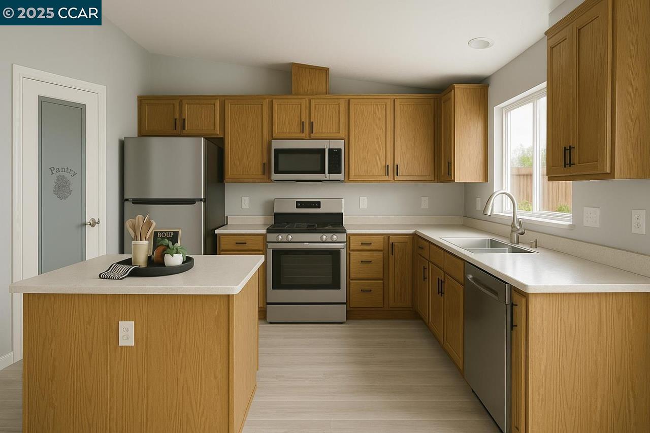 Detail Gallery Image 4 of 9 For 1384 Almador Ter, Atwater,  CA 95301 - 4 Beds | 2 Baths