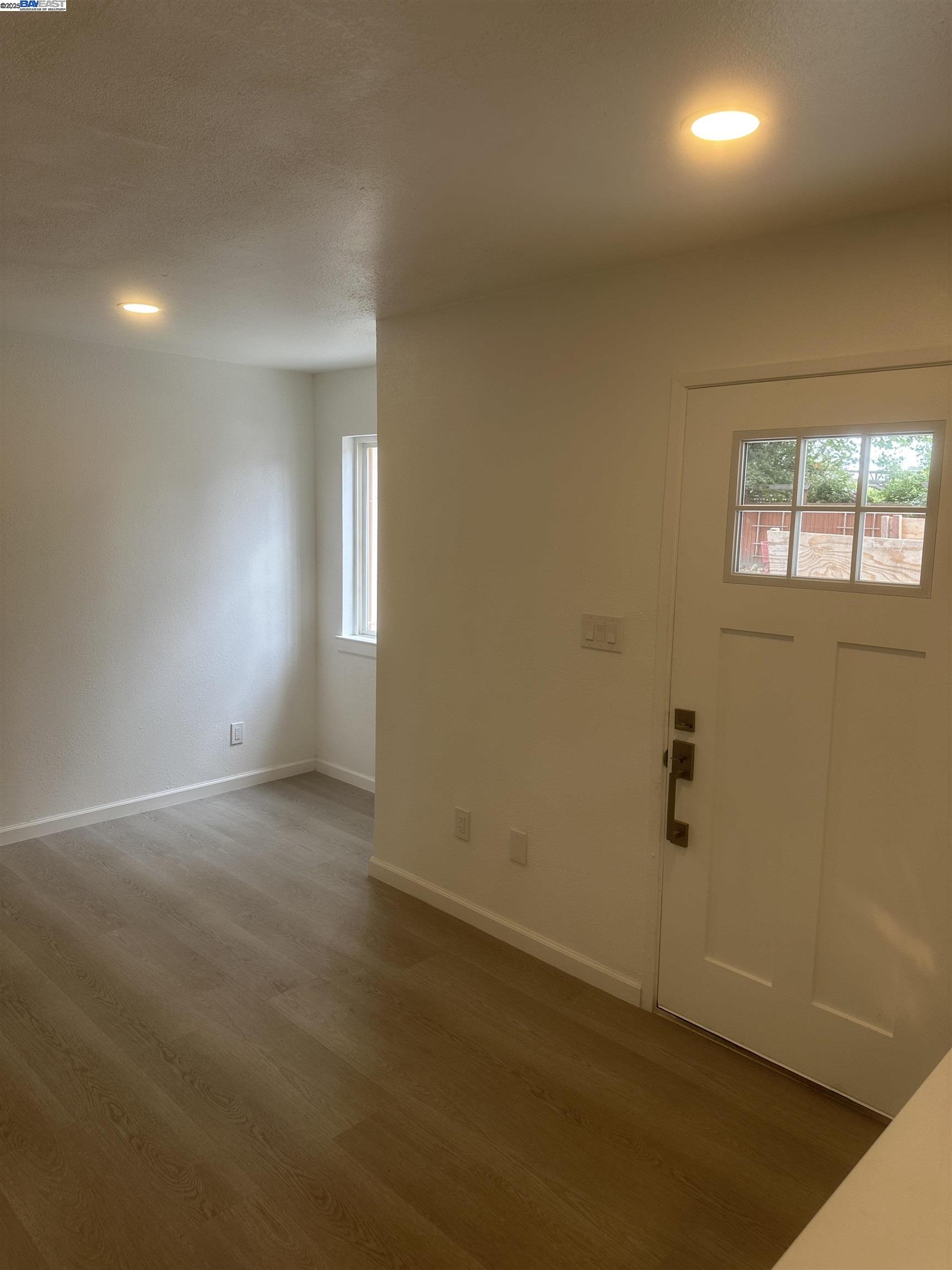 Detail Gallery Image 5 of 18 For , Oakland,  CA 94608-0000 - – Beds | – Baths