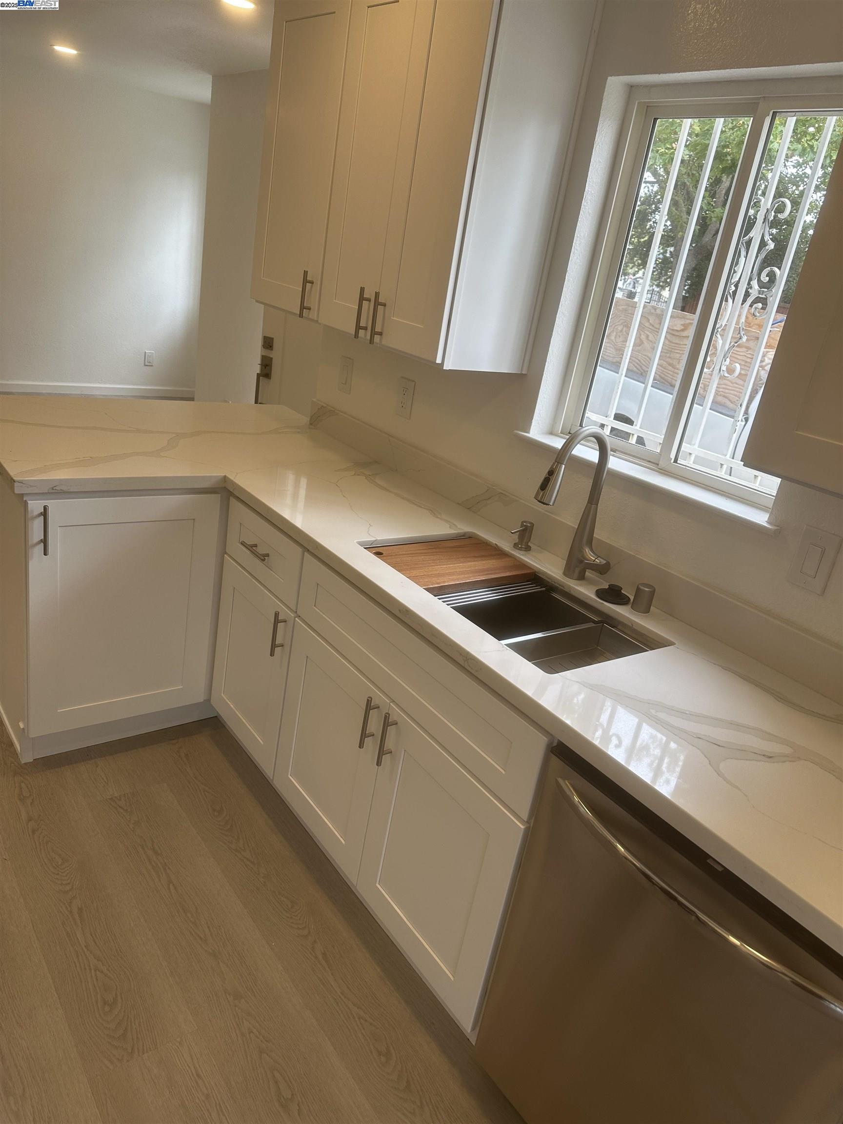 Detail Gallery Image 7 of 18 For , Oakland,  CA 94608-0000 - – Beds | – Baths