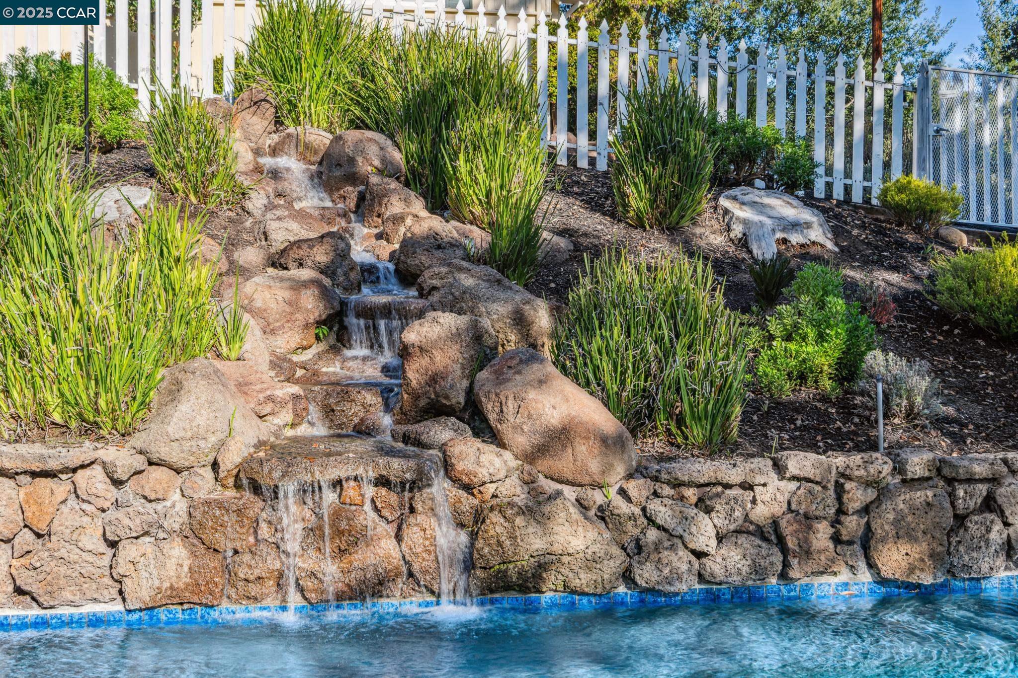 Detail Gallery Image 3 of 11 For 521 El Pintado Rd, Danville,  CA 94526 - 5 Beds | 4 Baths