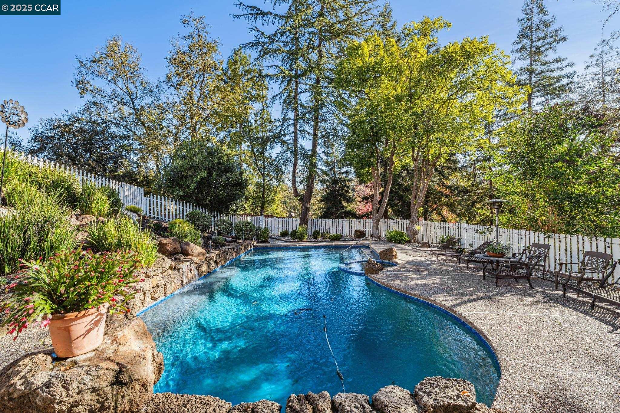 Detail Gallery Image 4 of 11 For 521 El Pintado Rd, Danville,  CA 94526 - 5 Beds | 4 Baths