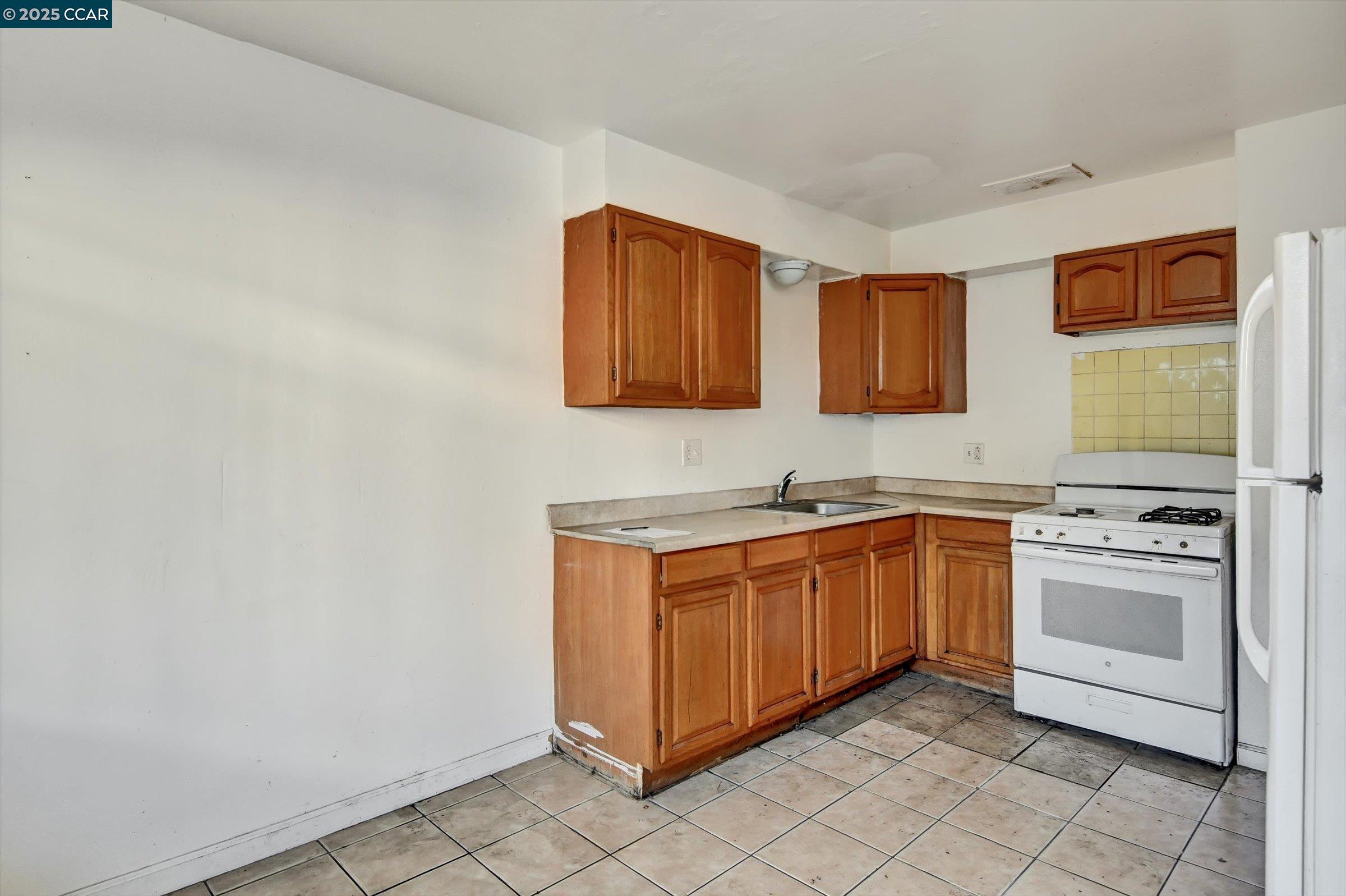 Detail Gallery Image 12 of 20 For 428 9th St, Richmond,  CA 94804 - – Beds | – Baths