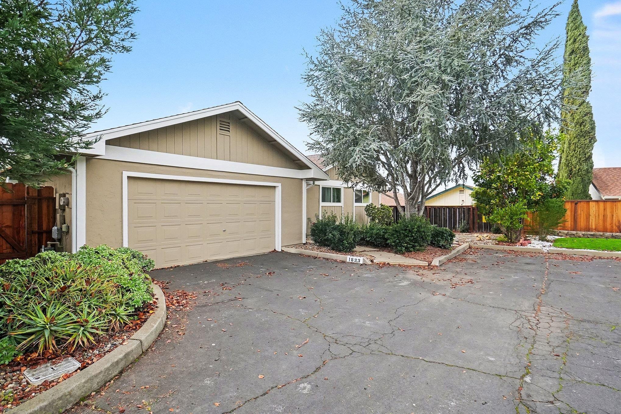 Detail Gallery Image 2 of 25 For 1833 Camino Estrada, Concord,  CA 94521 - 3 Beds | 2 Baths