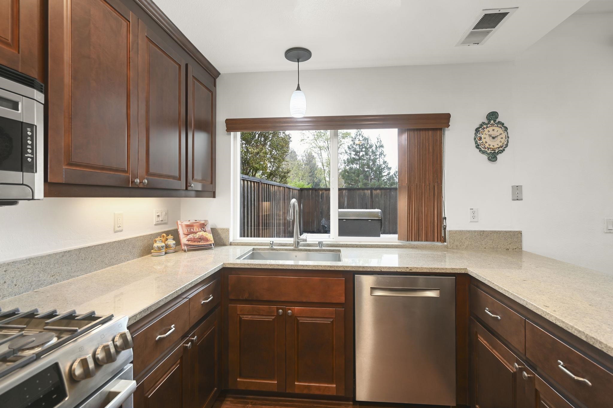 Detail Gallery Image 11 of 34 For 415 Orchard View Ave, Martinez,  CA 94553 - 3 Beds | 2/1 Baths