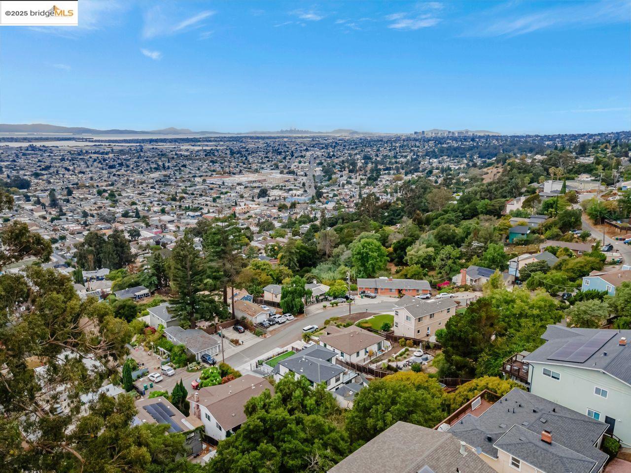 Detail Gallery Image 2 of 60 For 7900 Michigan Ave, Oakland,  CA 94605 - 5 Beds | 4 Baths