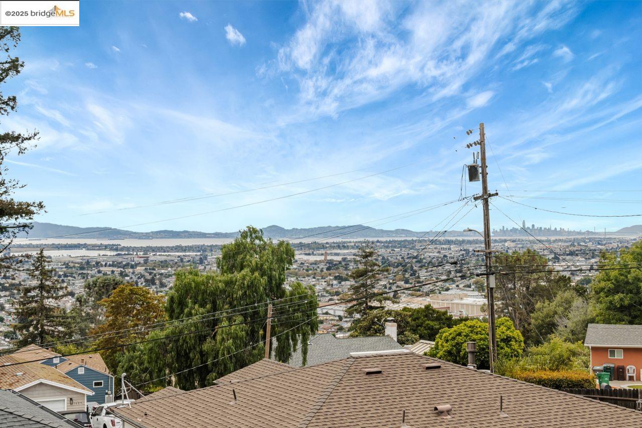 Detail Gallery Image 13 of 60 For 7900 Michigan Ave, Oakland,  CA 94605 - 5 Beds | 4 Baths