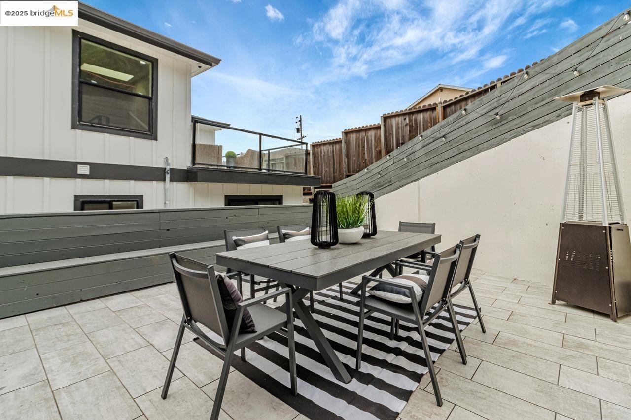 Detail Gallery Image 15 of 60 For 7900 Michigan Ave, Oakland,  CA 94605 - 5 Beds | 4 Baths