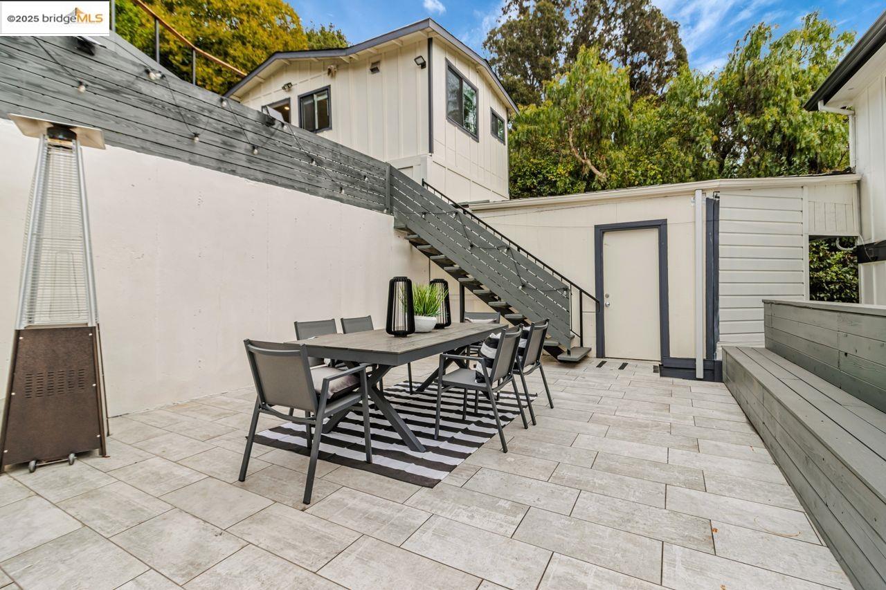 Detail Gallery Image 16 of 60 For 7900 Michigan Ave, Oakland,  CA 94605 - 5 Beds | 4 Baths