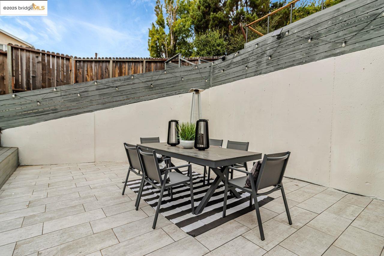 Detail Gallery Image 18 of 60 For 7900 Michigan Ave, Oakland,  CA 94605 - 5 Beds | 4 Baths