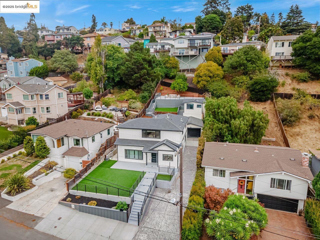 Detail Gallery Image 3 of 60 For 7900 Michigan Ave, Oakland,  CA 94605 - 5 Beds | 4 Baths