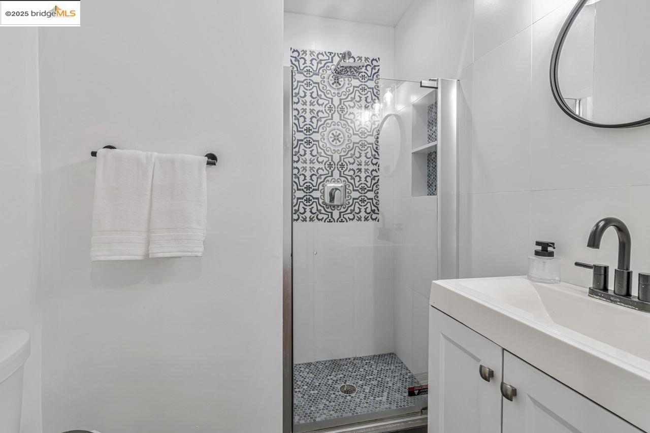 Detail Gallery Image 22 of 60 For 7900 Michigan Ave, Oakland,  CA 94605 - 5 Beds | 4 Baths