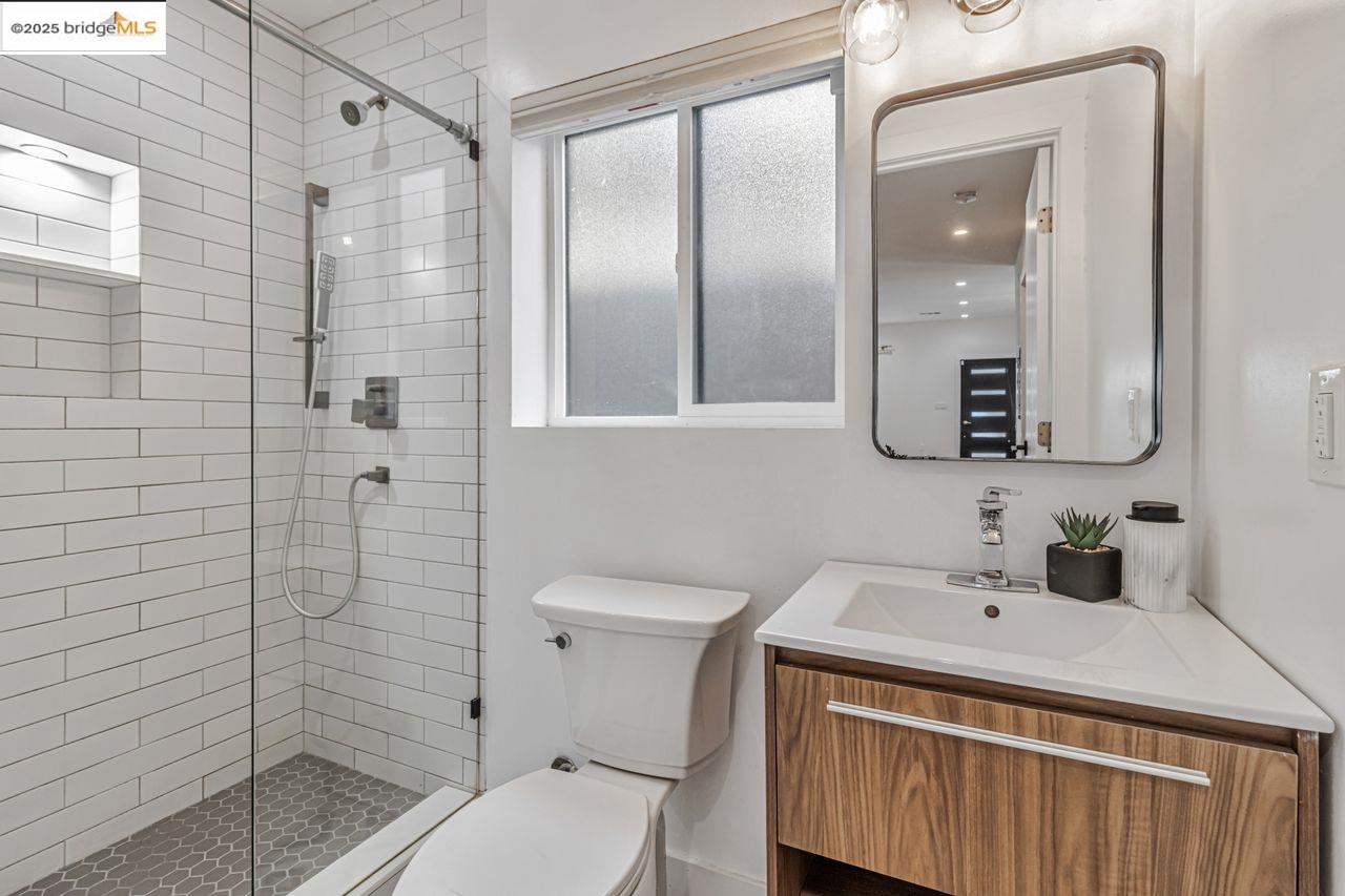 Detail Gallery Image 23 of 60 For 7900 Michigan Ave, Oakland,  CA 94605 - 5 Beds | 4 Baths