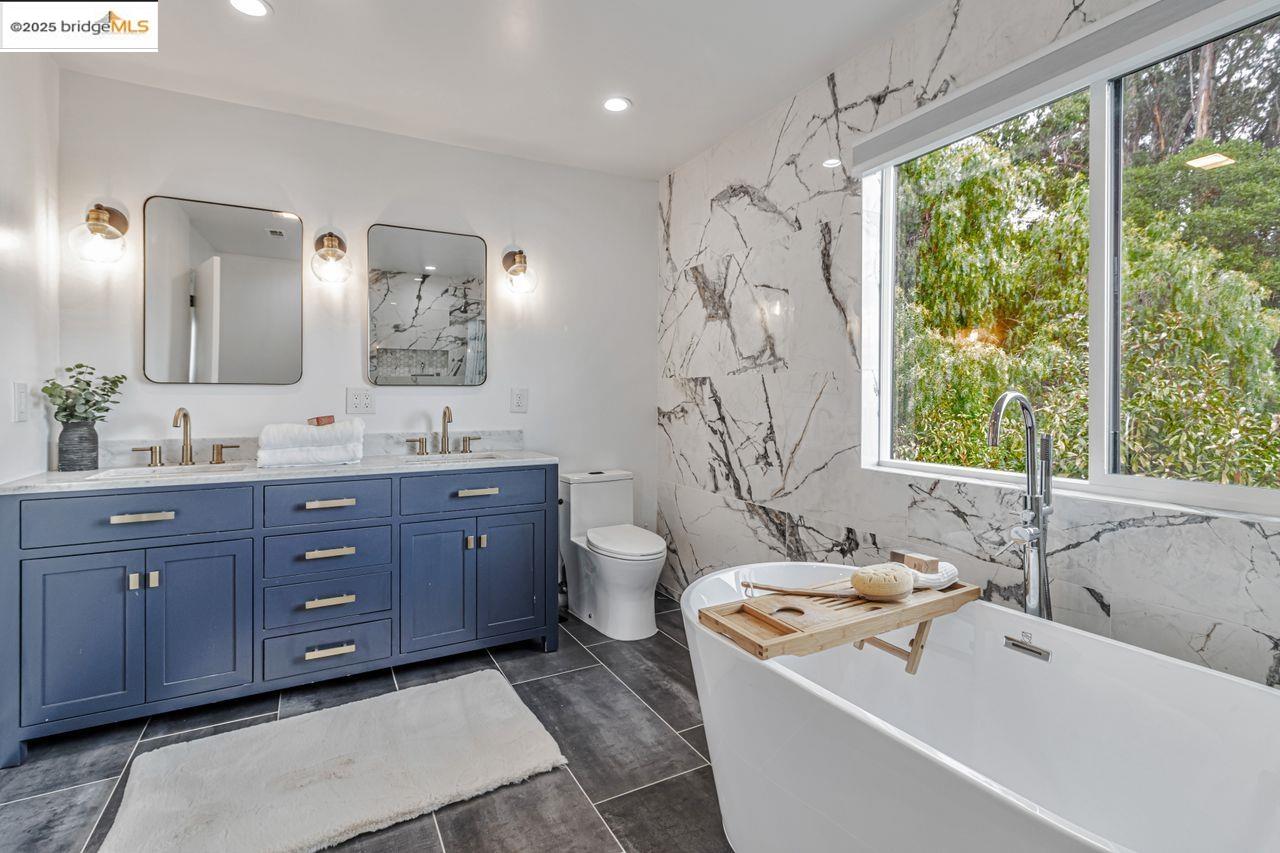 Detail Gallery Image 25 of 60 For 7900 Michigan Ave, Oakland,  CA 94605 - 5 Beds | 4 Baths