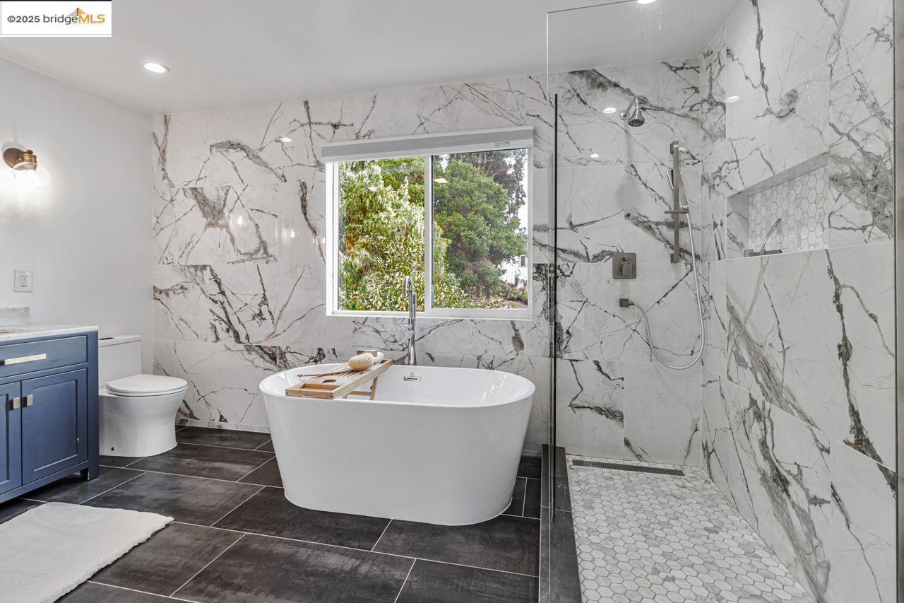 Detail Gallery Image 26 of 60 For 7900 Michigan Ave, Oakland,  CA 94605 - 5 Beds | 4 Baths