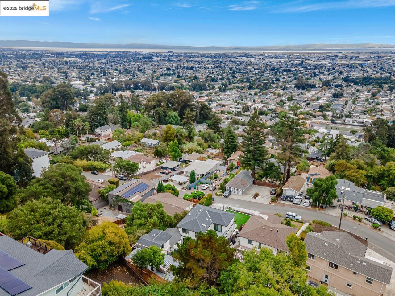 Detail Gallery Image 4 of 60 For 7900 Michigan Ave, Oakland,  CA 94605 - 5 Beds | 4 Baths