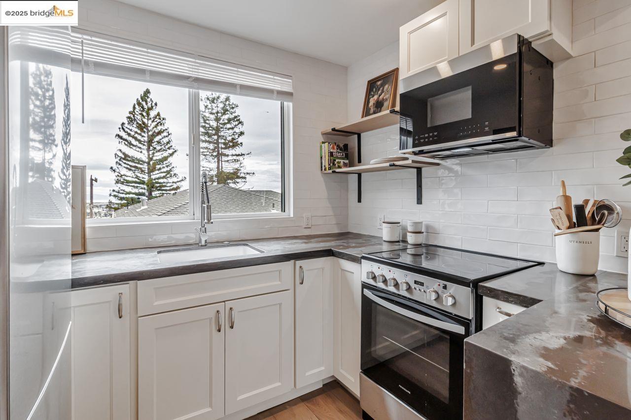 Detail Gallery Image 49 of 60 For 7900 Michigan Ave, Oakland,  CA 94605 - 5 Beds | 4 Baths