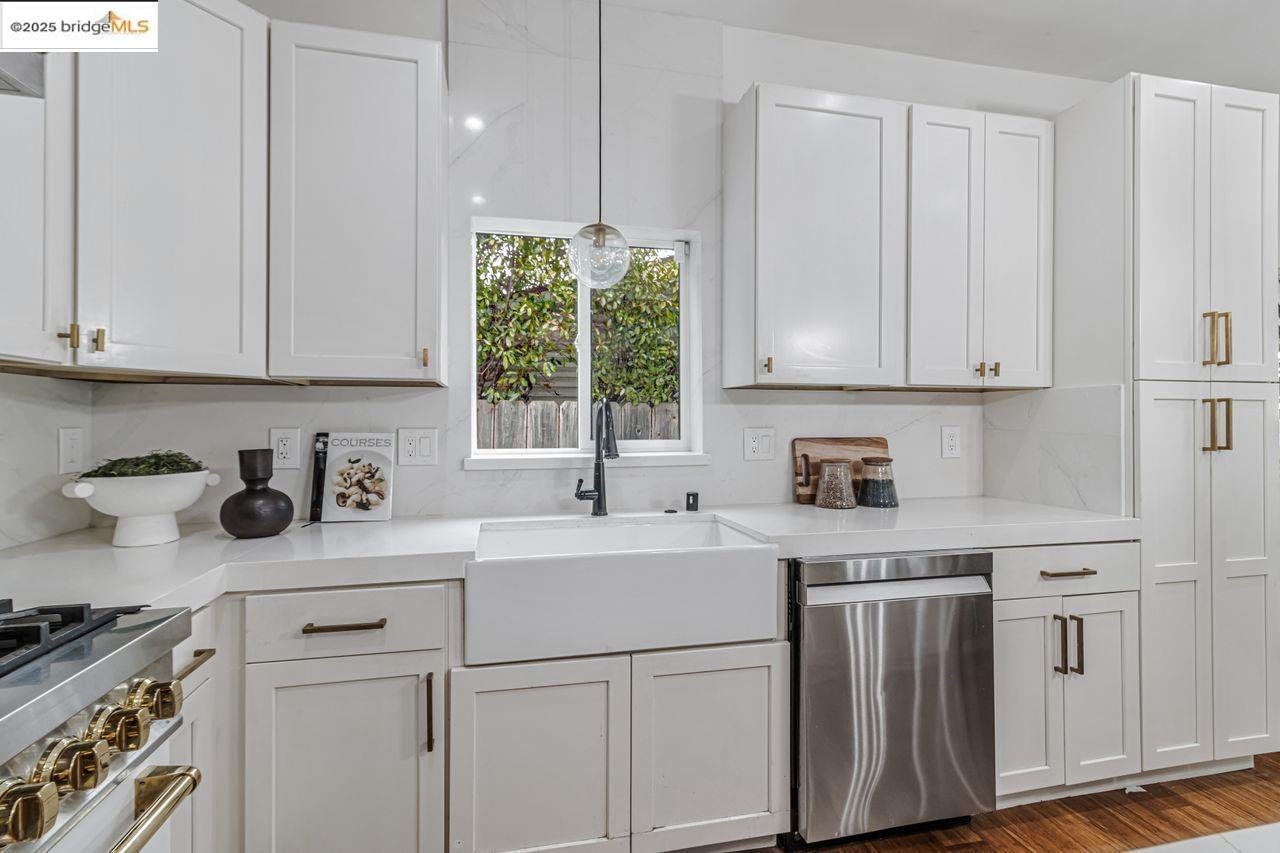 Detail Gallery Image 51 of 60 For 7900 Michigan Ave, Oakland,  CA 94605 - 5 Beds | 4 Baths