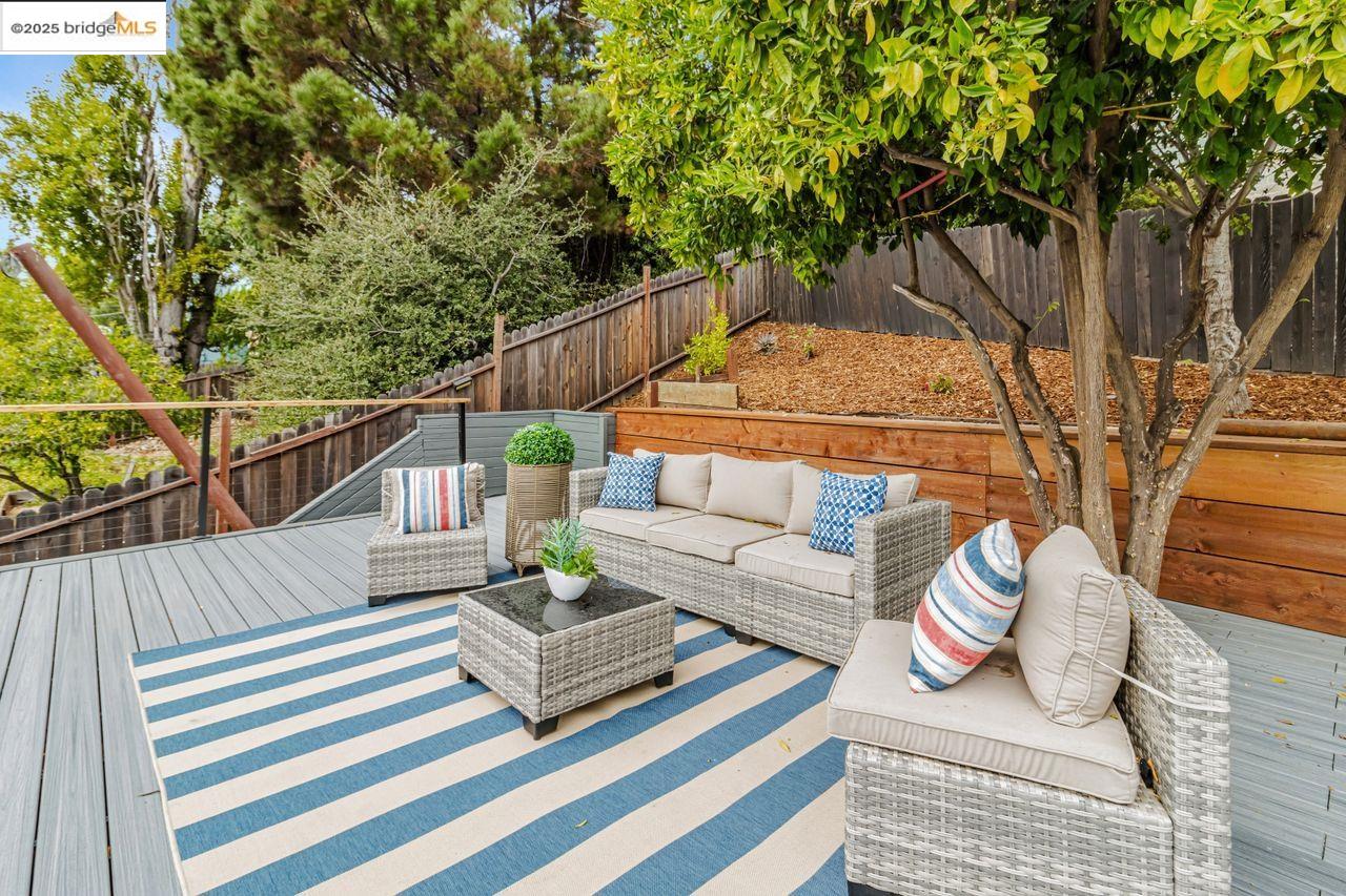 Detail Gallery Image 7 of 60 For 7900 Michigan Ave, Oakland,  CA 94605 - 5 Beds | 4 Baths