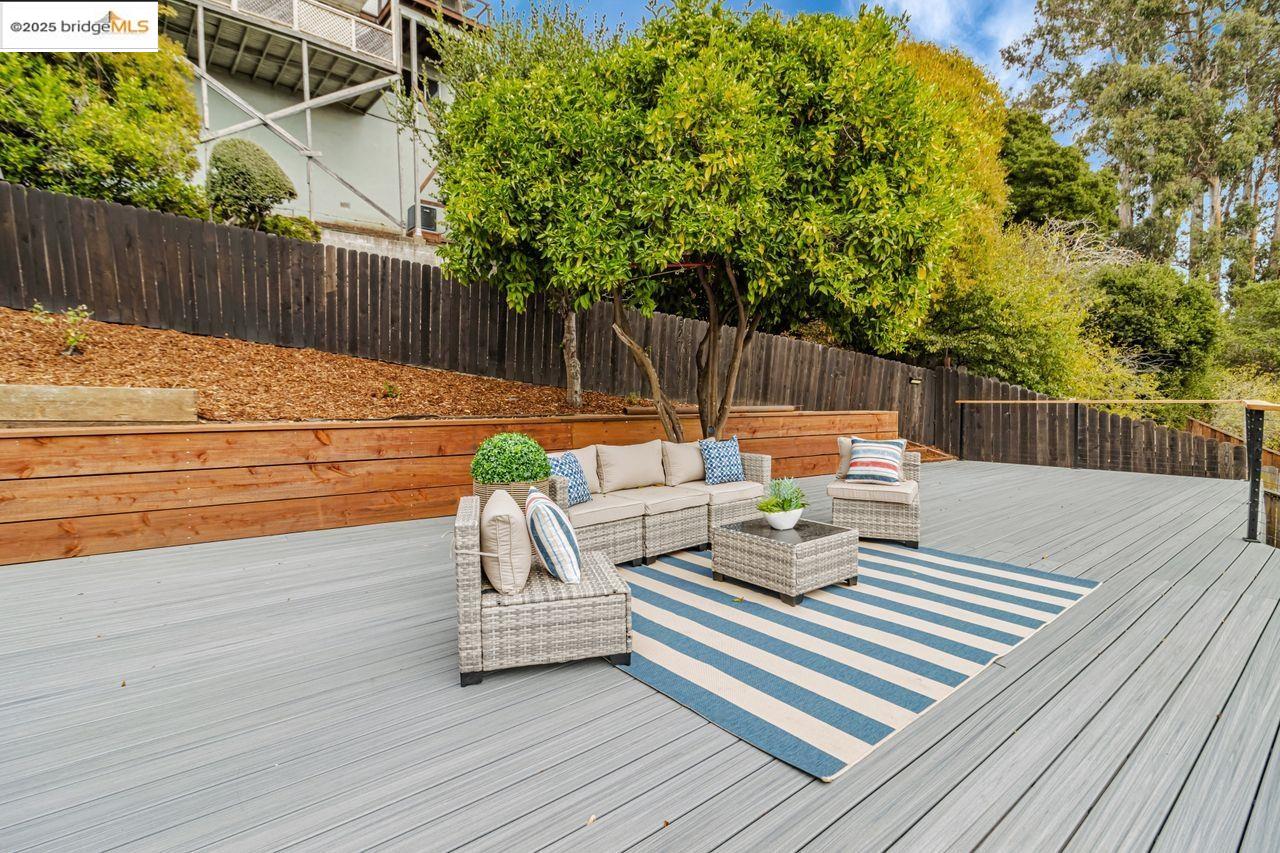 Detail Gallery Image 8 of 60 For 7900 Michigan Ave, Oakland,  CA 94605 - 5 Beds | 4 Baths