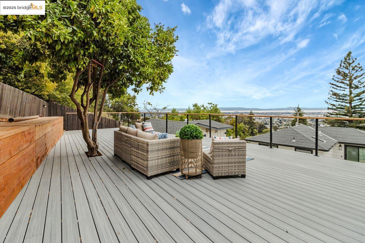 Detail Gallery Image 9 of 60 For 7900 Michigan Ave, Oakland,  CA 94605 - 5 Beds | 4 Baths