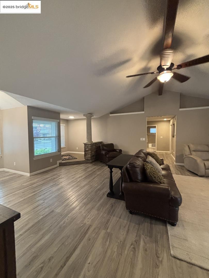 Detail Gallery Image 13 of 24 For 1740 S Teddy St, Visalia,  CA 93277 - 3 Beds | 2 Baths