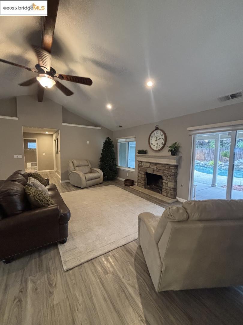 Detail Gallery Image 14 of 24 For 1740 S Teddy St, Visalia,  CA 93277 - 3 Beds | 2 Baths