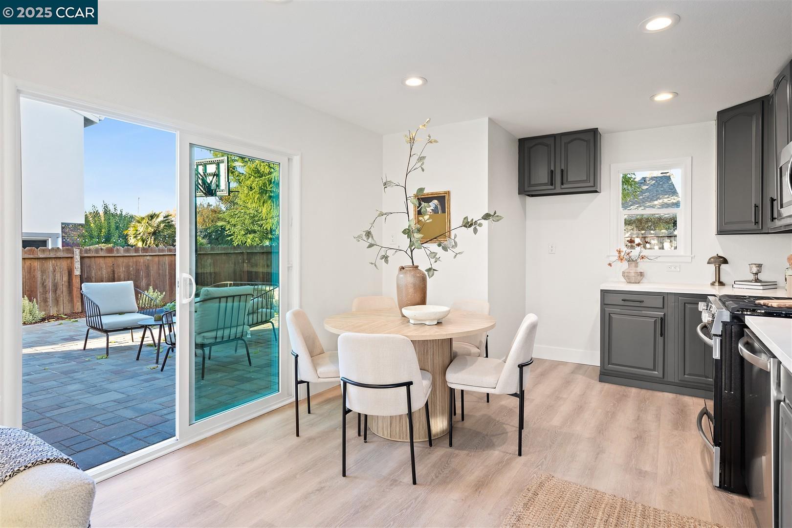 Detail Gallery Image 15 of 56 For 4121 Kensington Dr, Concord,  CA 94521 - 4 Beds | 2 Baths